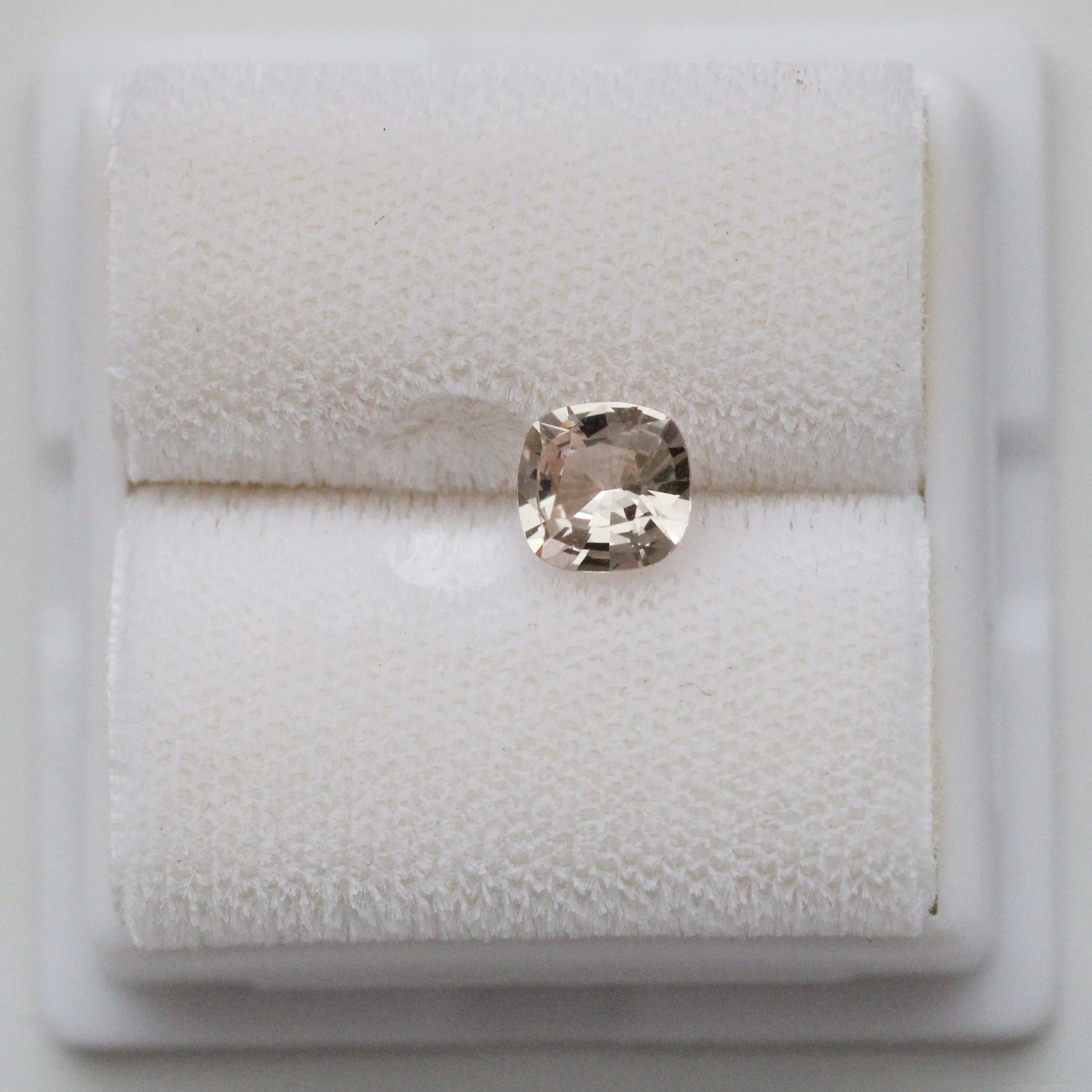 1.00 ctw Light champagne tourmaline