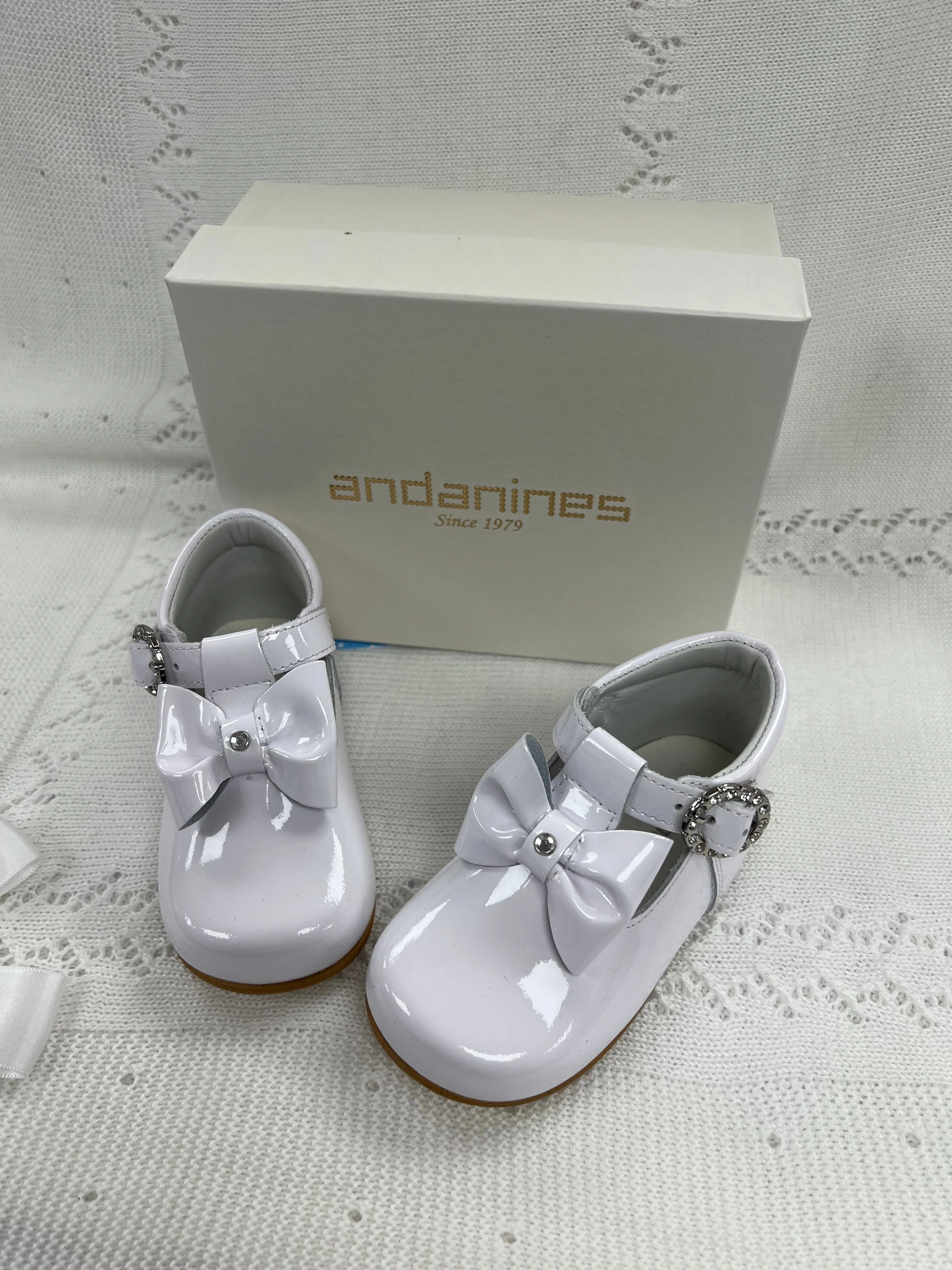 231270 White Patent T-Bar Bow Andanines
