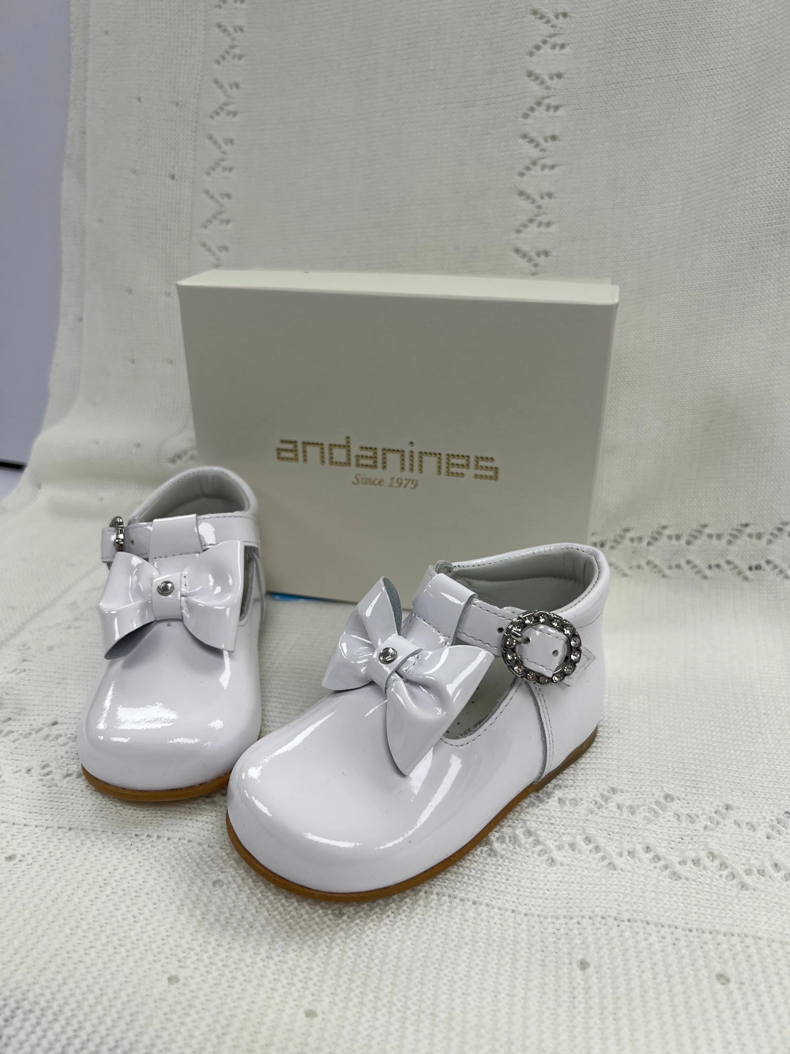231270 White Patent T-Bar Bow Andanines