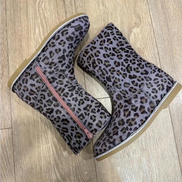 BODEN MINI girls size 24  college navy leopard winter boots with Sherpa lining