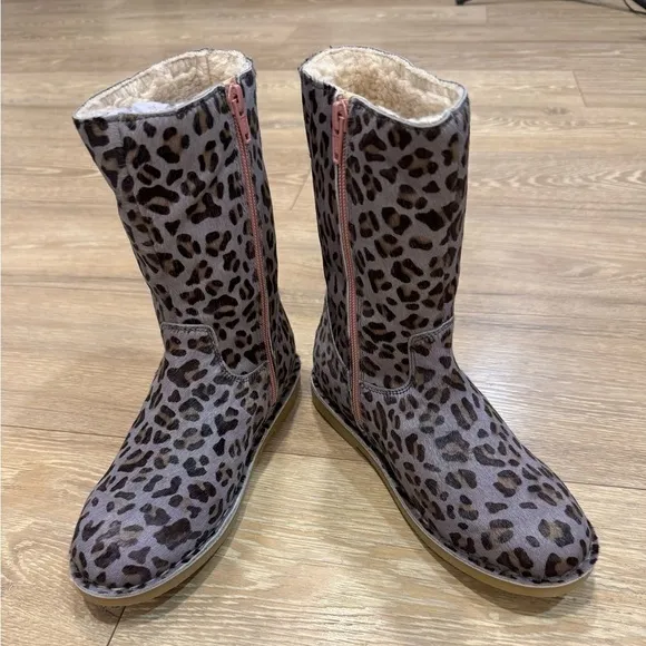 BODEN MINI girls size 24  college navy leopard winter boots with Sherpa lining