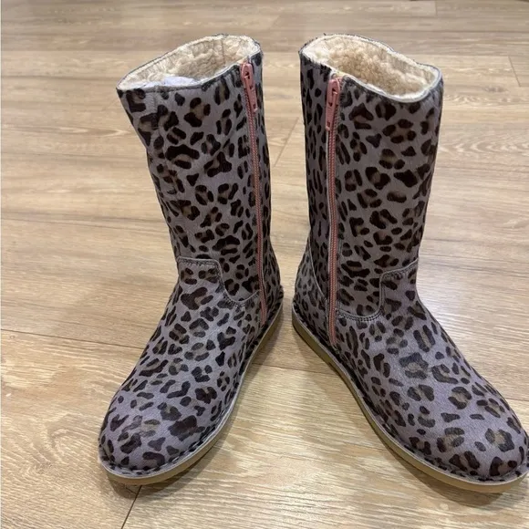 BODEN MINI girls size 24  college navy leopard winter boots with Sherpa lining