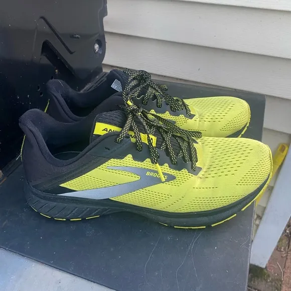 Brooks Anthem 5 Men’s Size 9.5 Yellow Black 1103781D749 Running Shoes Sneaker