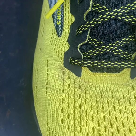 Brooks Anthem 5 Men’s Size 9.5 Yellow Black 1103781D749 Running Shoes Sneaker