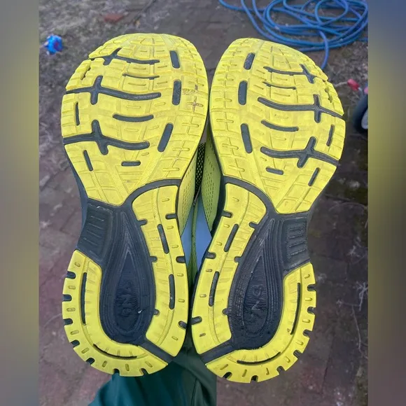 Brooks Anthem 5 Men’s Size 9.5 Yellow Black 1103781D749 Running Shoes Sneaker