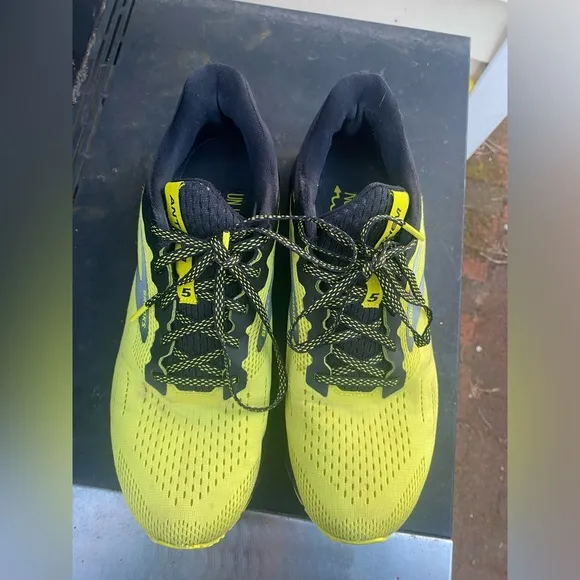 Brooks Anthem 5 Men’s Size 9.5 Yellow Black 1103781D749 Running Shoes Sneaker