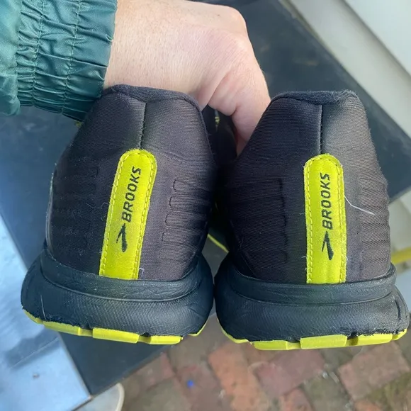 Brooks Anthem 5 Men’s Size 9.5 Yellow Black 1103781D749 Running Shoes Sneaker