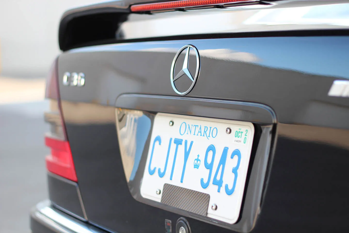 Carbon fiber - Stick-on license plate bezel - Small