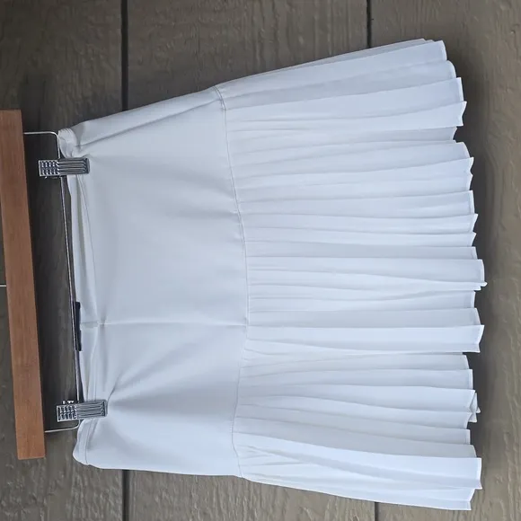 Carbon38 white pleated pull-on chiffon skort tennis skort M medium