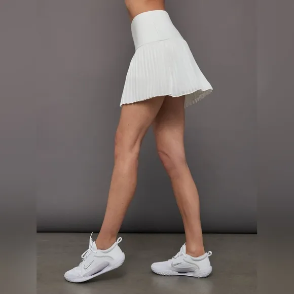 Carbon38 white pleated pull-on chiffon skort tennis skort M medium