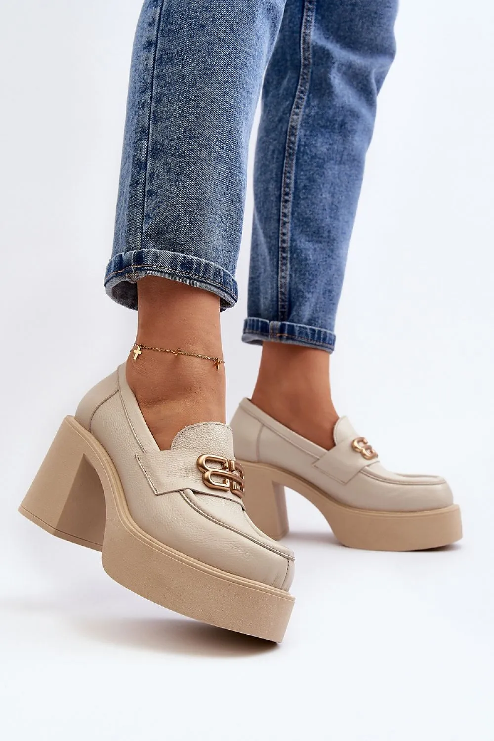 Heeled low shoes
