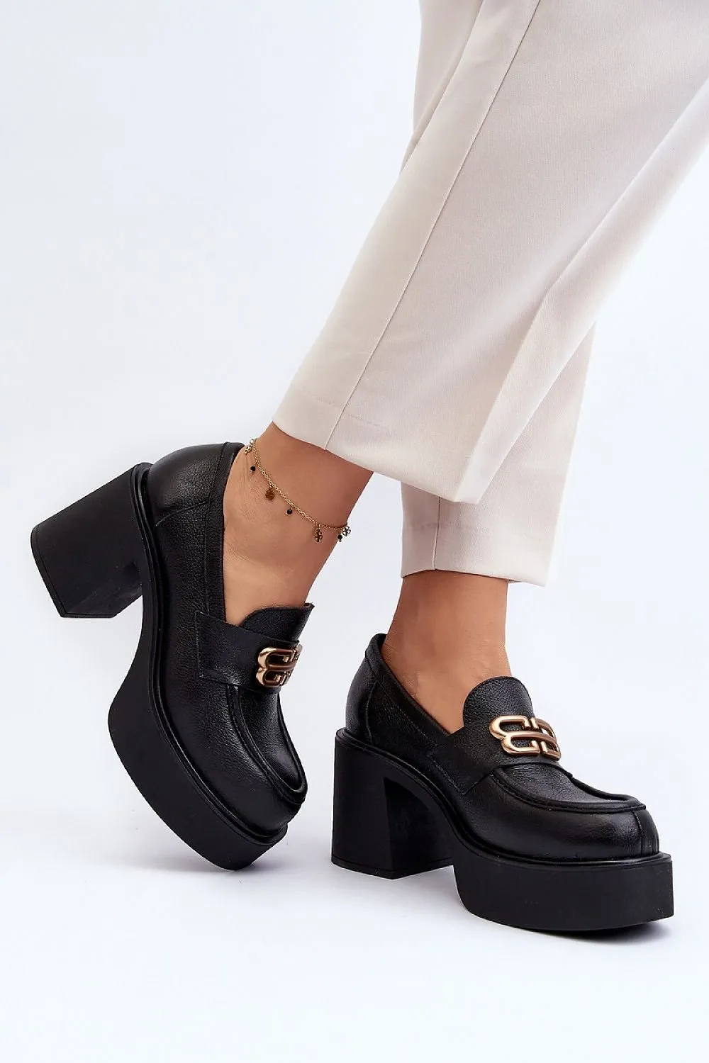 Heeled low shoes