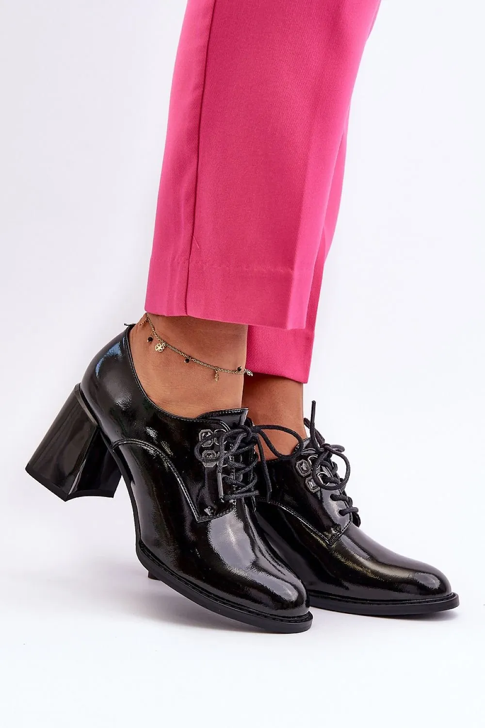 Heeled low shoes