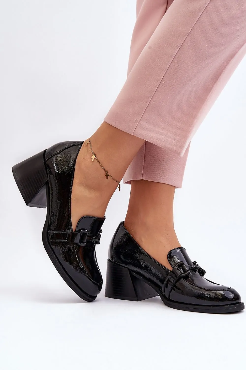 Heeled low shoes