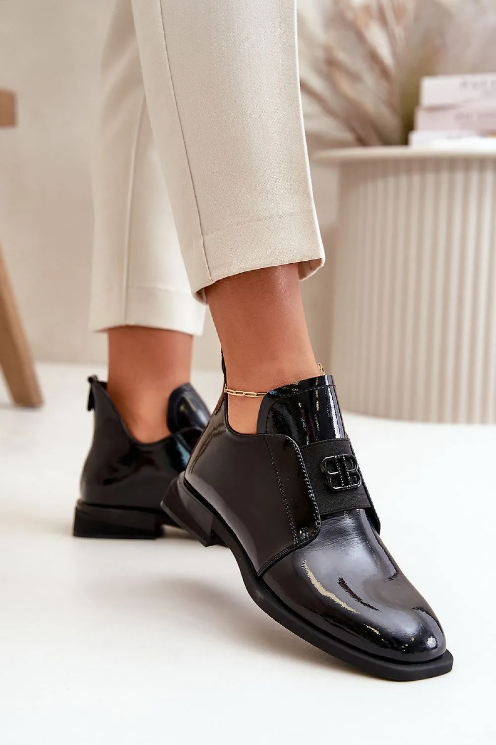 Heeled low shoes