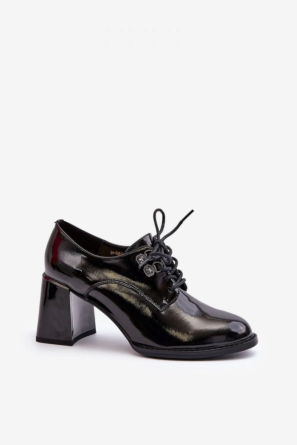 Heeled low shoes