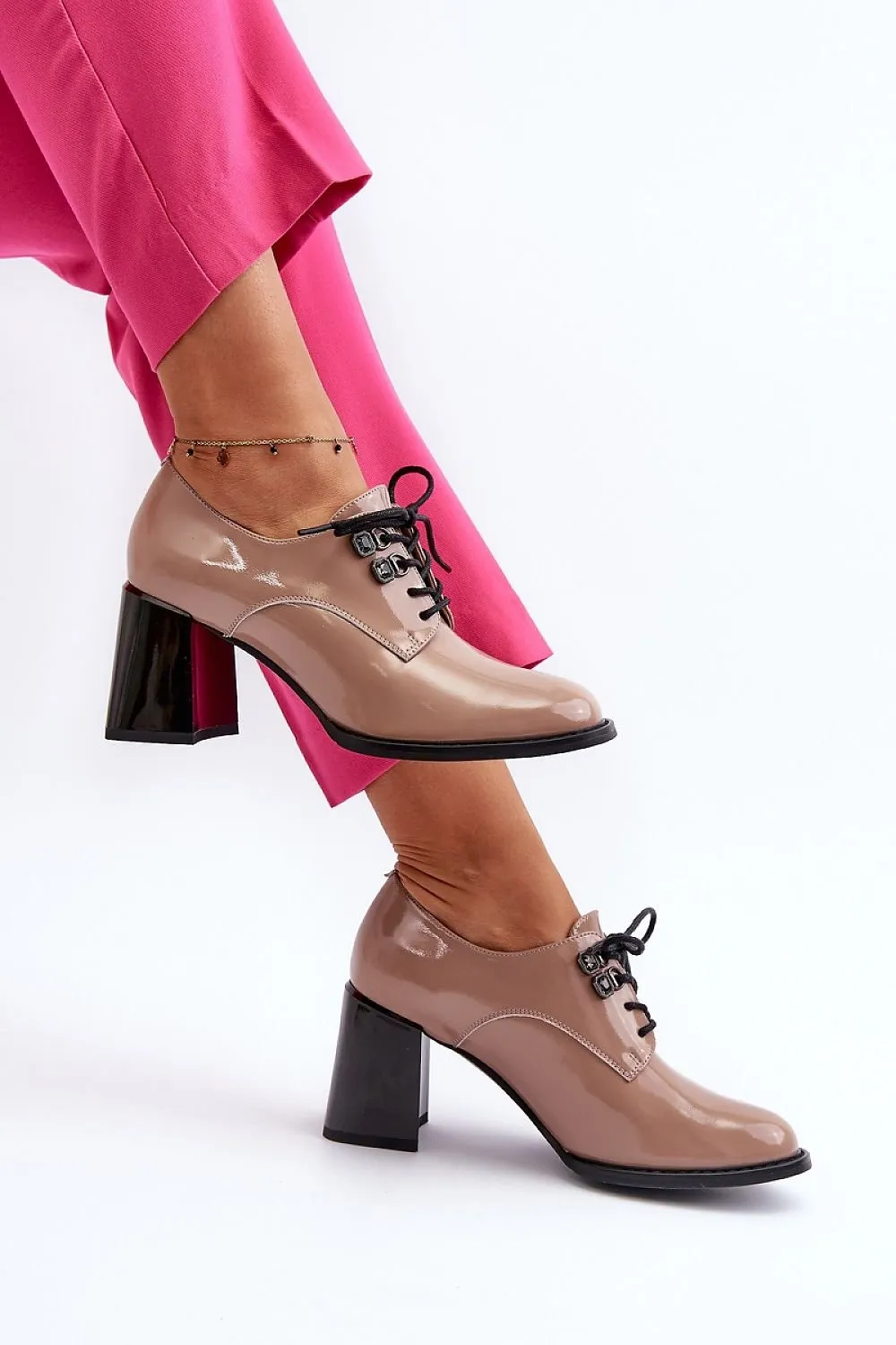 Heeled low shoes