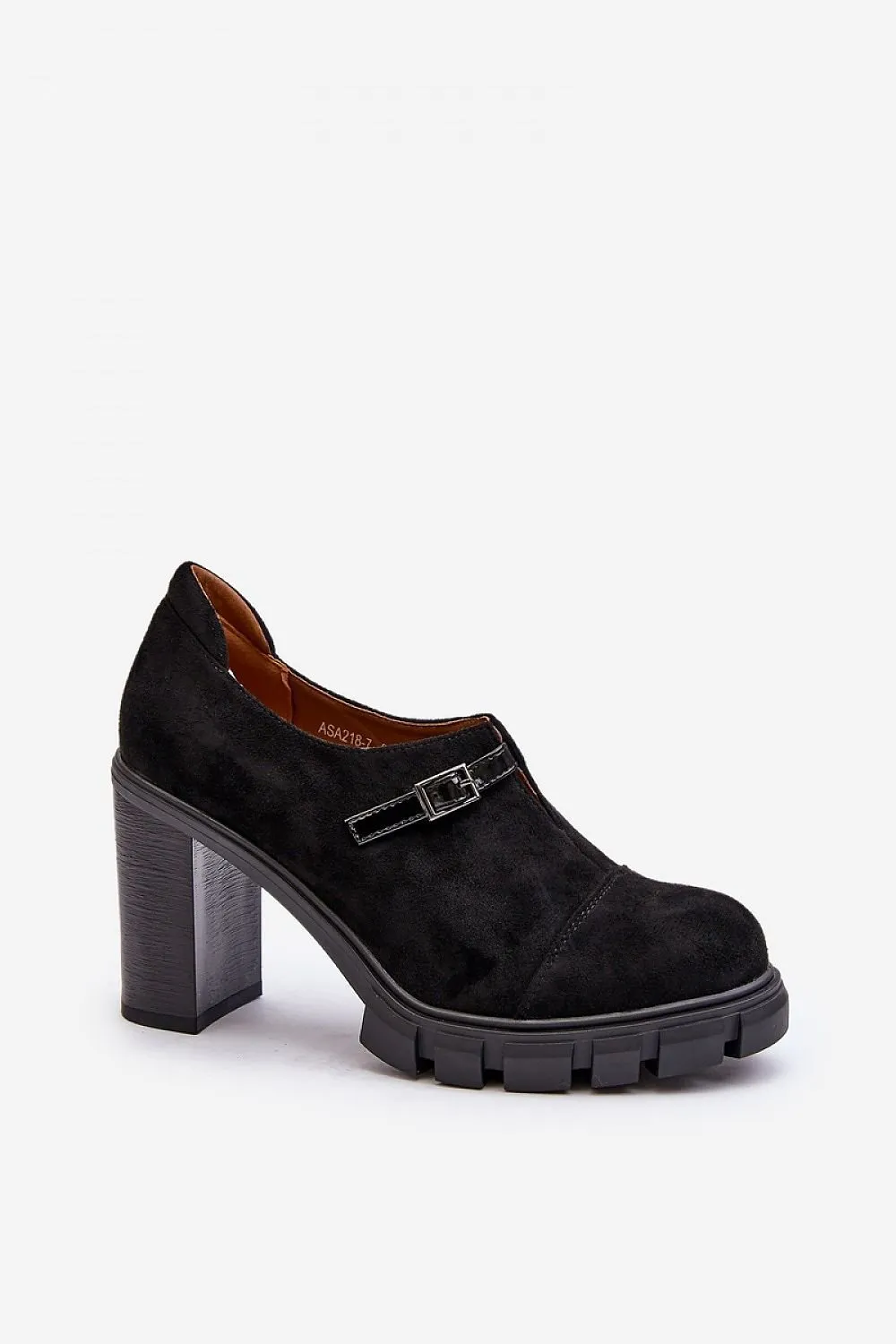 Heeled low shoes