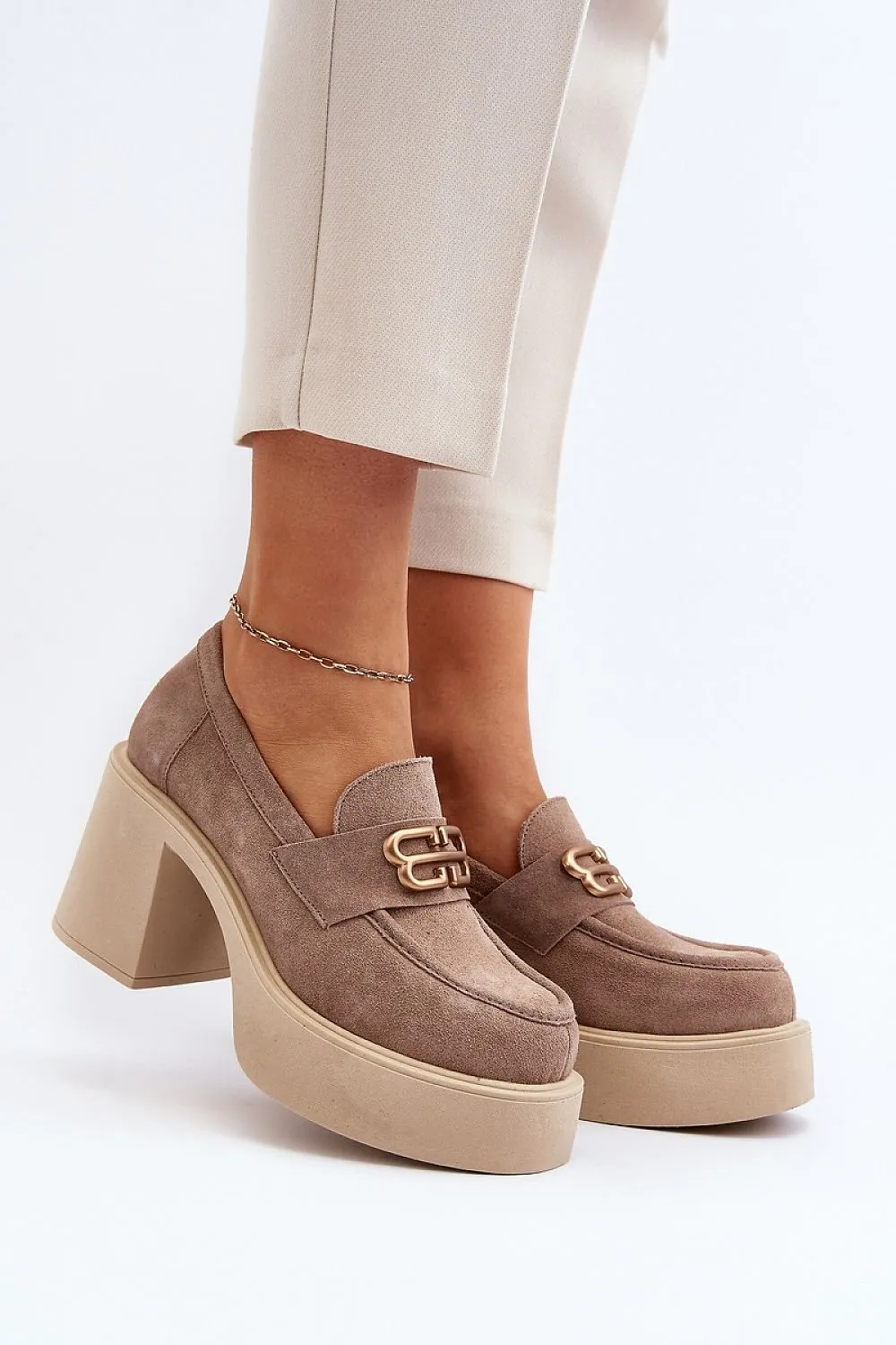 Heeled low shoes