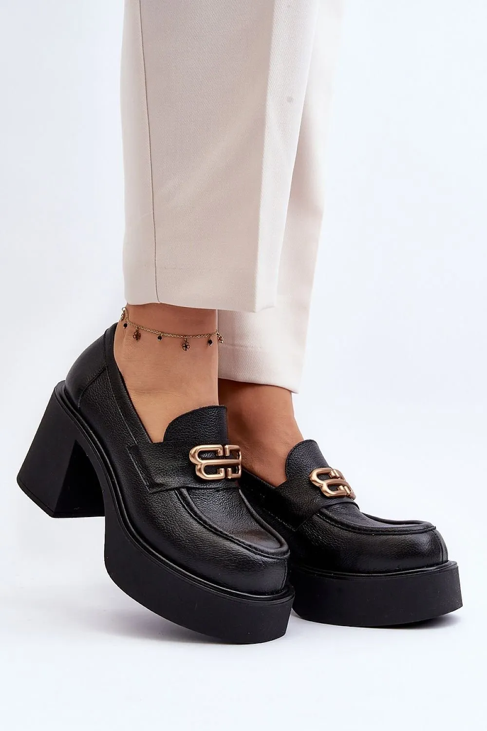 Heeled low shoes