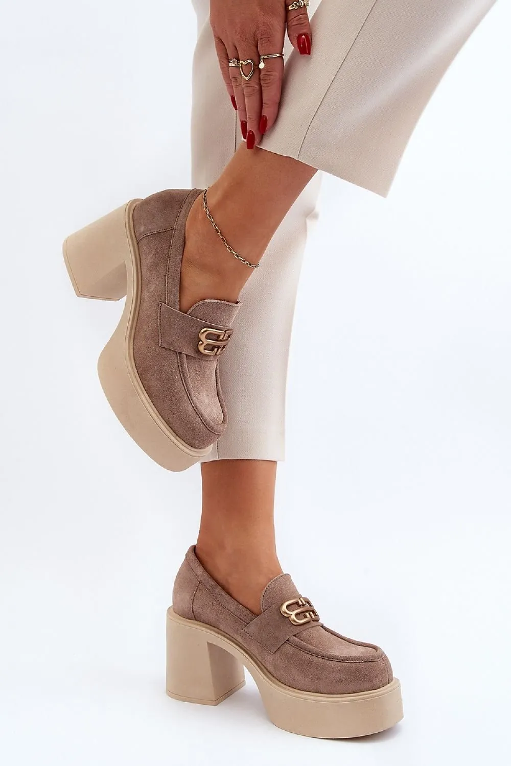 Heeled low shoes