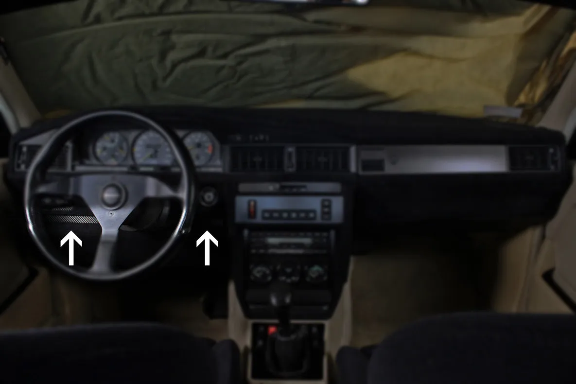 Knee bolster - Carbon fiber trim