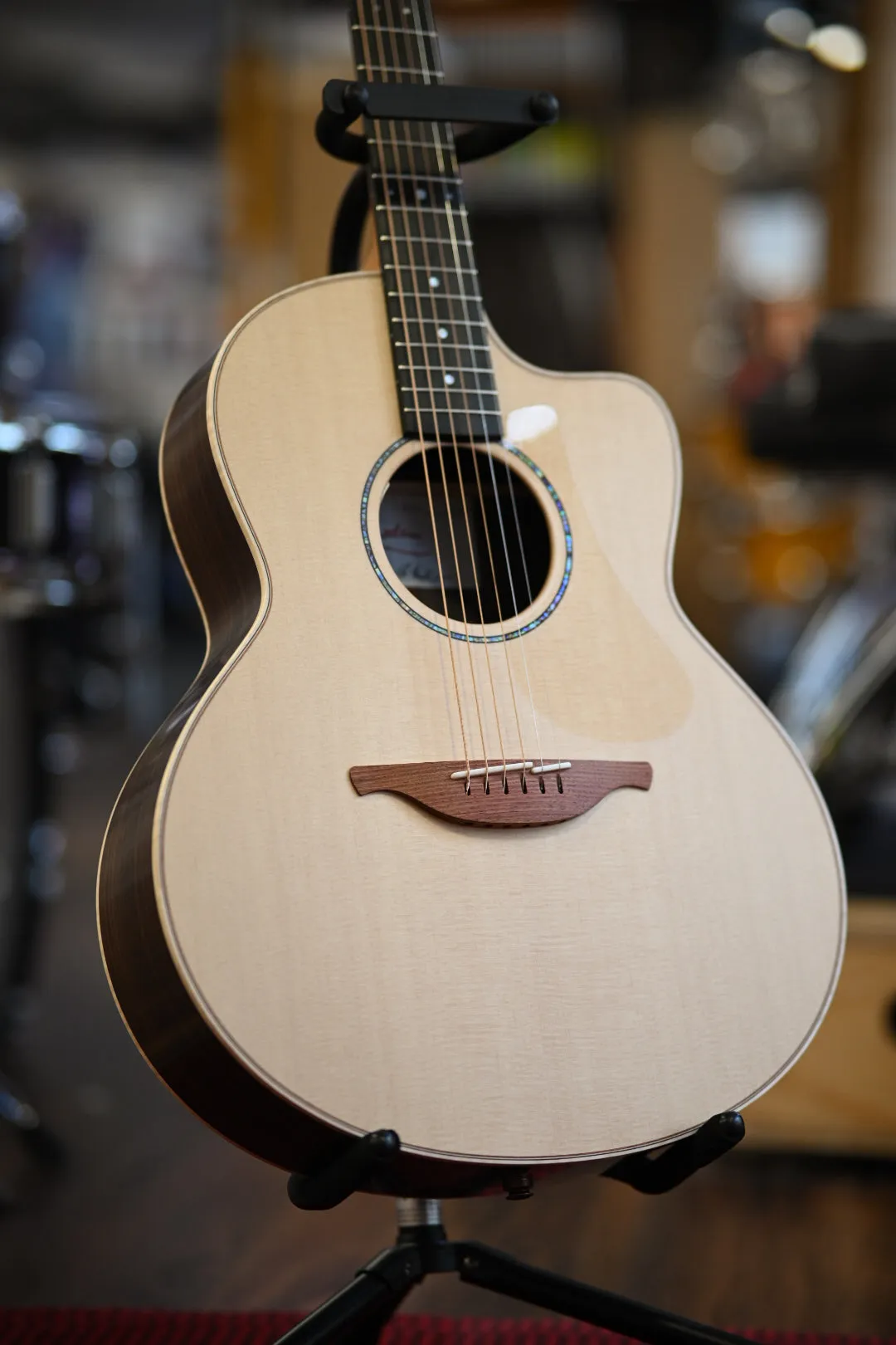 Lowden Stage Edition 32-SE