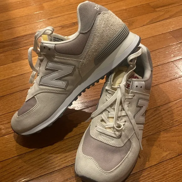 Men’s New Balance 574 tennis shoes Sz 10.5