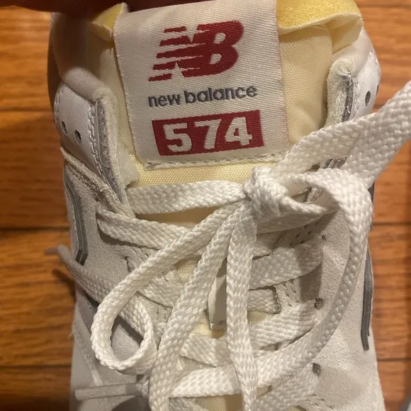 Men’s New Balance 574 tennis shoes Sz 10.5
