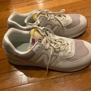 Men’s New Balance 574 tennis shoes Sz 10.5