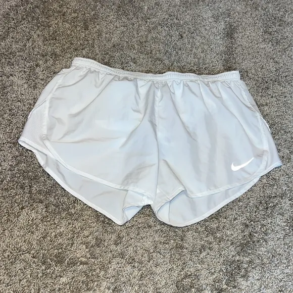 Nike Modern Tempo Embossed 3.5&quot; Brief-Lined Short White Size Medium
