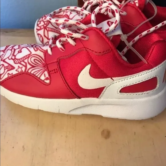 Nike Roche run running toddler shoes size 10.5.