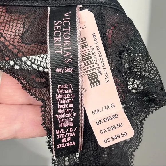 NWT bundle of 2 Victoria’s Secret Very Sexy Shine Strap garter belts, M/L.