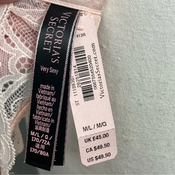 NWT bundle of 2 Victoria’s Secret Very Sexy Shine Strap garter belts, M/L.