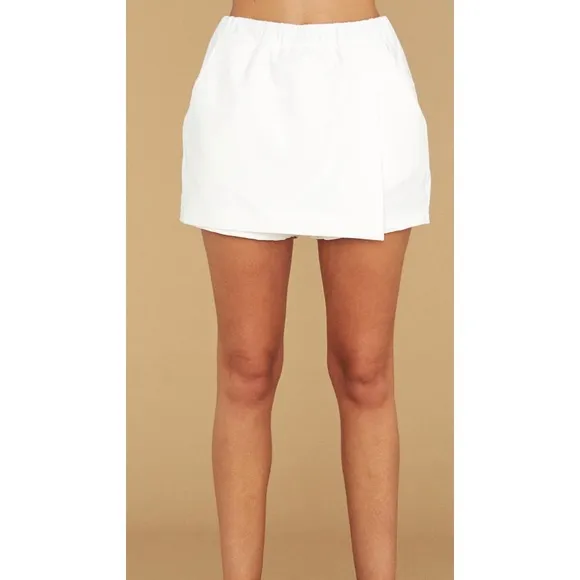 NWT white Carbon38 Skort