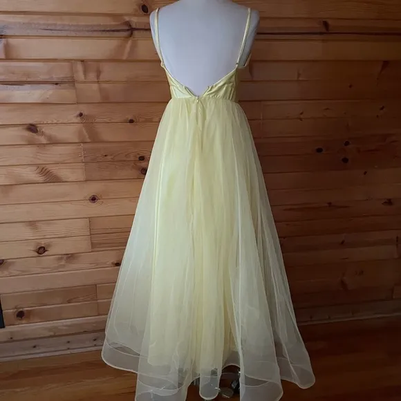 NWT‎ Windsor Yellow Tulle Prom Dress
