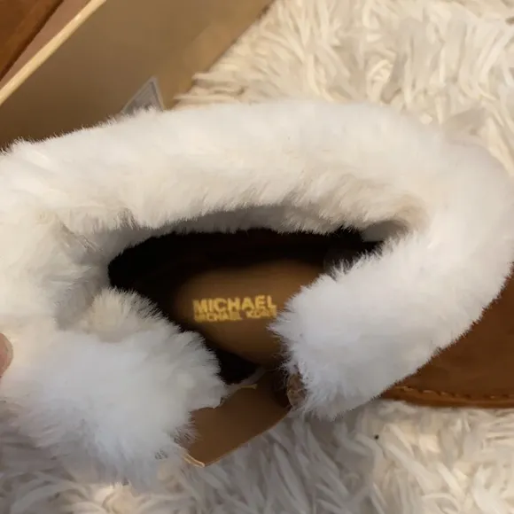 NWT/box Michael Kors children’s size 10 Boots with fir on top