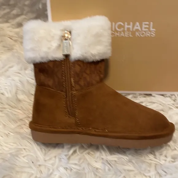 NWT/box Michael Kors children’s size 10 Boots with fir on top