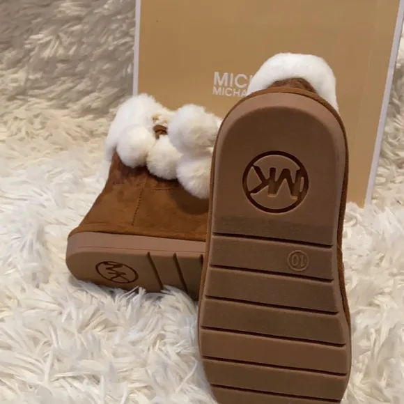 NWT/box Michael Kors children’s size 10 Boots with fir on top