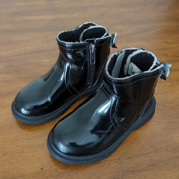 UGG Australia girls Black Lynde patent leather boots toddler Little Kids size 9