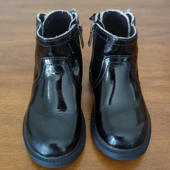 UGG Australia girls Black Lynde patent leather boots toddler Little Kids size 9